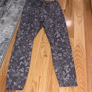 25 inch lululemon wunder train leggings. No rips or pills. Perfect condition.